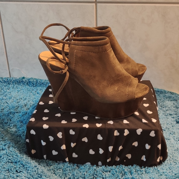 Olive Wedges - Picture 2 of 2